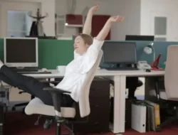 Anti Stres di Jalan! 6 Trik Jitu Ubah Perjalanan Kerja Jadi Momen Recharge Diri 5 Anti Stres di Jalan! 6 Trik Jitu Ubah Perjalanan Kerja Jadi Momen Recharge Diri