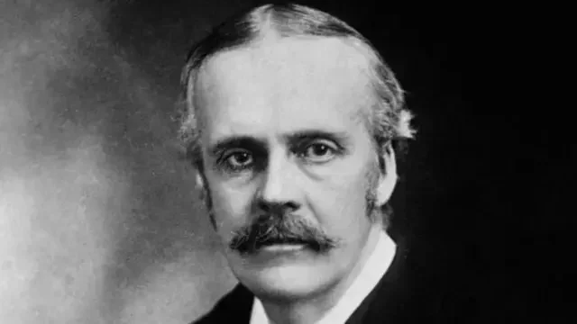 Potret hitam putih Arthur James Balfour, tokoh Deklarasi Balfour.