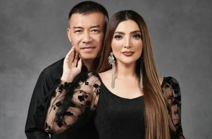 Ashanty dan Anang Hermansyah tampil mesra di depan kamera.