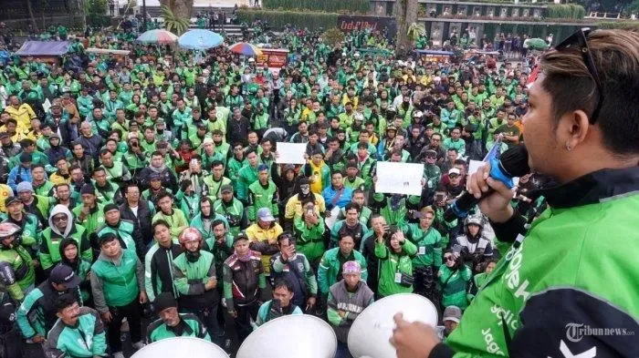 Ribuan pengemudi ojek online berkumpul untuk aksi demonstrasi besar-besaran pada 17 September 2025.