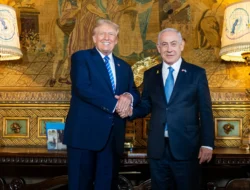 Bikin Geger! Patung Trump-Netanyahu Muncul di Pantai Tel Aviv, Pesan Tersembunyinya Bikin Mikir Keras!