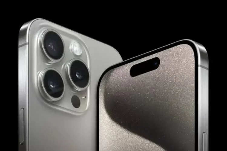 Tampilan close-up iPhone terbaru dengan tiga lensa kamera belakang dan Dynamic Island.