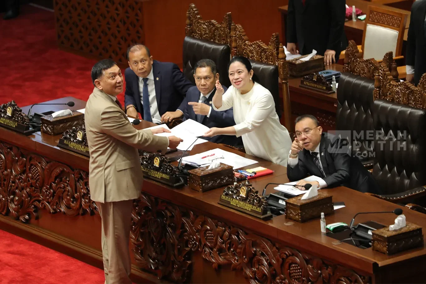 bukan sekadar antar momen dasco dan sjafrie di dpr jadi sorotan ada apa sebenarnya portal berita terbaru