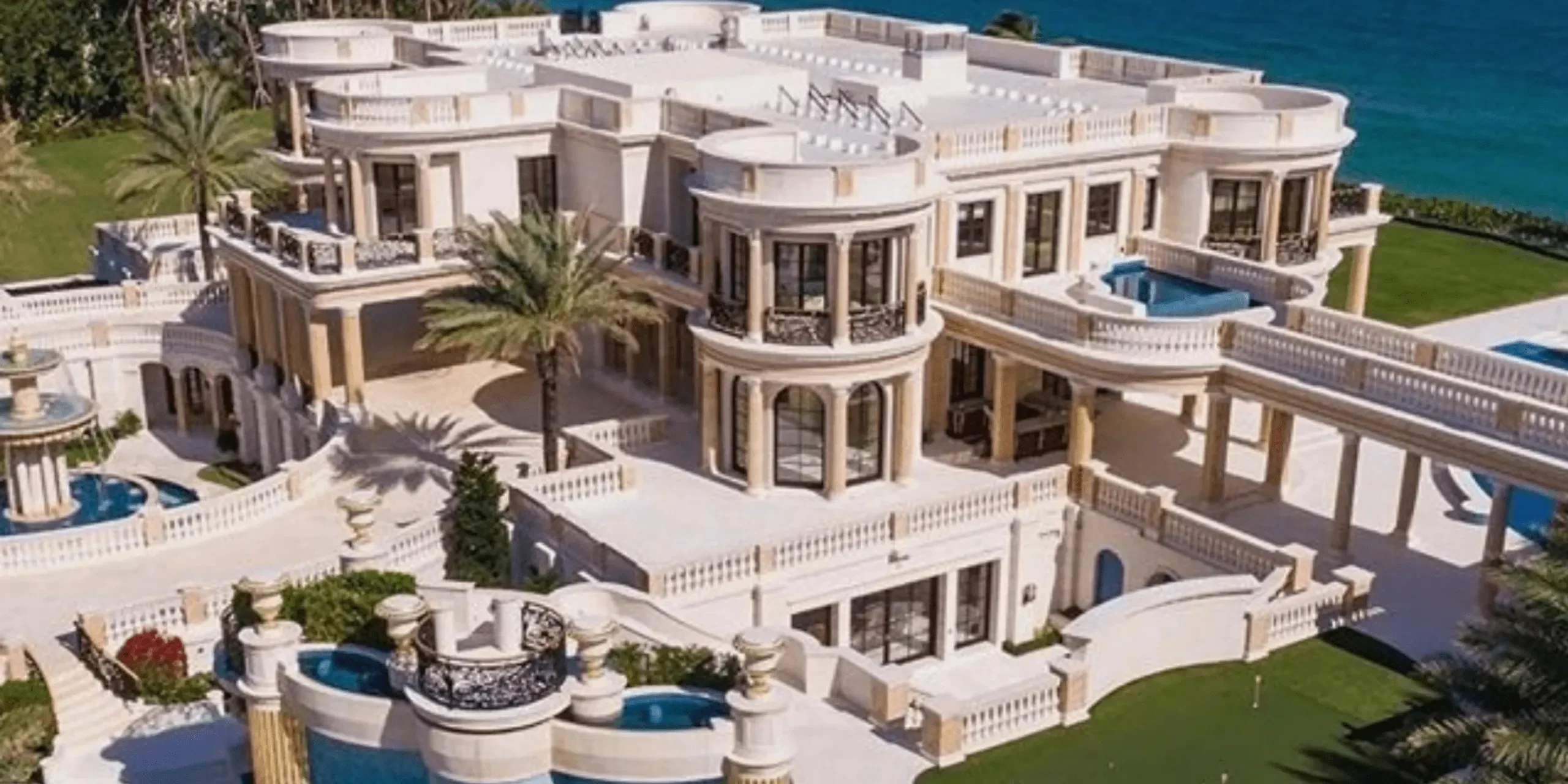 Villa Certosa, mewah dan megah, kediaman mantan PM Italia Silvio Berlusconi di Sardinia.