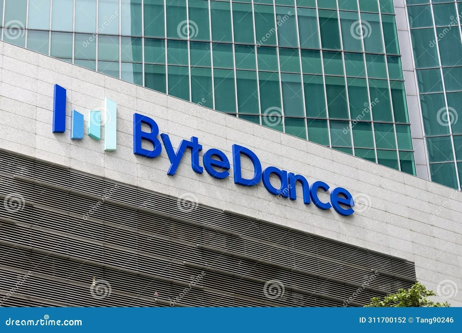 Logo ByteDance, perusahaan induk TikTok, di bagian luar gedung kantornya.