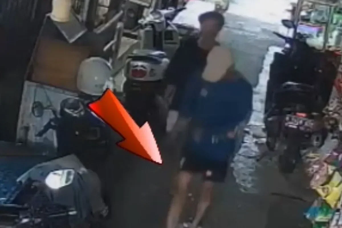 Rekaman CCTV memperlihatkan momen dugaan pembunuhan di kamar kos Kalibaru, Cilincing.