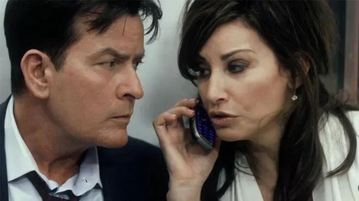 Eva Green dengan ekspresi tegang dalam adegan film "Dirty Angels".