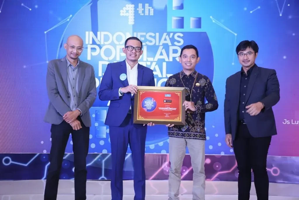 Dodi Apriansyah Jasa Raharja menerima penghargaan PR Persons Awards 2025.