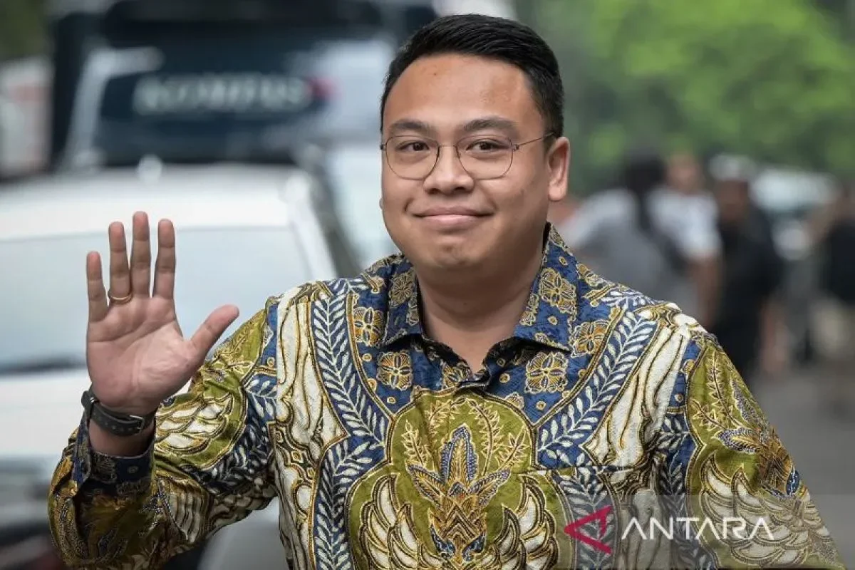 Anggota DPR Syamsu Rizal minta Angga Raka Prabowo mundur dari jabatan wakil menteri.