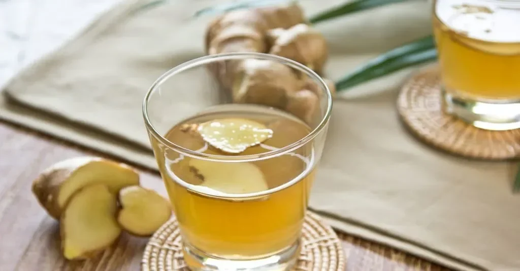 Wedang jahe hangat sebagai solusi alami untuk meredakan batuk dan sakit tenggorokan.