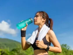Gak Perlu Minuman Kemasan! 7 Sumber Elektrolit Alami Ini Bikin Tubuh Segar & Pulih Cepat