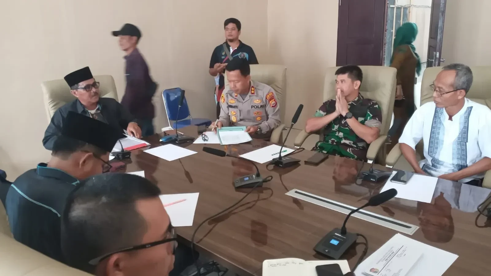 Audiensi DPR RI dengan KPA dan menteri bahas penyelesaian konflik agraria.