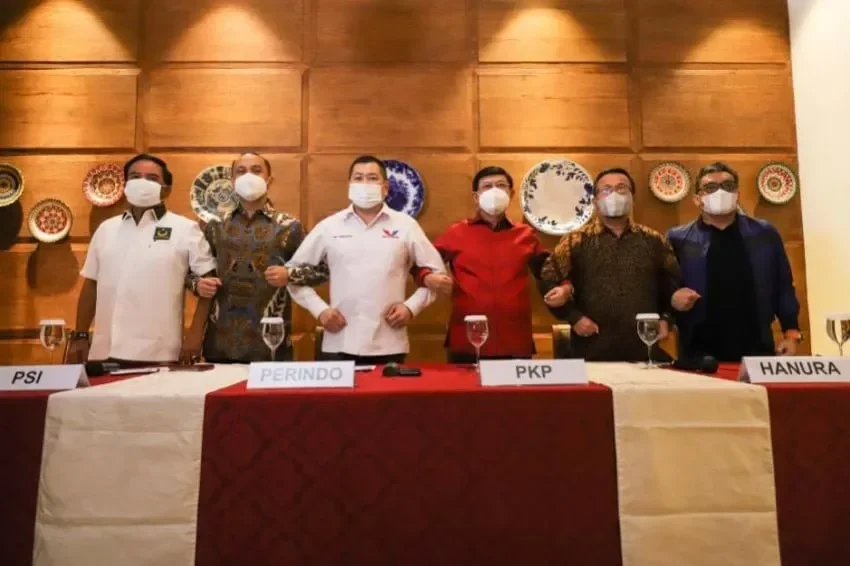 Para ketua umum parpol non-parlemen bergandengan tangan membentuk gerakan baru.