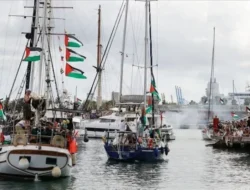 Geger! Kapal Bantuan Gaza Diserang Drone Misterius, Italia Langsung Kirim Kapal Perang!