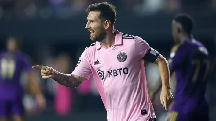 Lionel Messi tersenyum merayakan brace yang mengunci tempat Inter Miami di Playoff MLS.