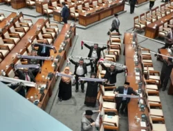 Geger Parlemen Belanda! Anggota DPR Dipaksa Ganti Baju Gara-gara Simbol Palestina, Ada Apa?