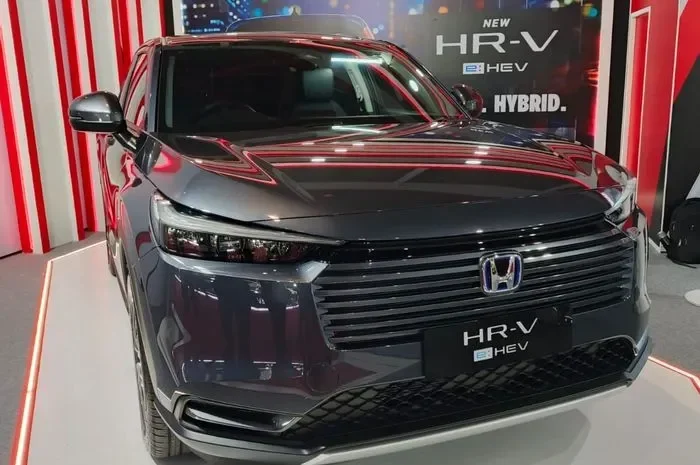 Honda HR-V e:HEV Hybrid tampil menawan dengan desain modern.