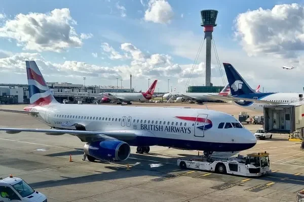 Pesawat British Airways di bandara yang dilanda serangan siber.