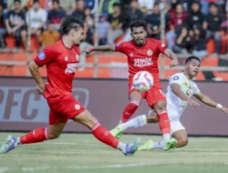 Gol Ajaib Bruno Moreira Pecah Kebuntuan, Persebaya Sikat Semen Padang di Super League!