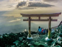 Gunung Fuji Tutup Total Mulai 10 September 2025! Nekat Mendaki? Siap-siap Denda Rp33 Juta & Penjara! 2 Gunung Fuji Tutup Total Mulai 10 September 2025! Nekat Mendaki? Siap-siap Denda Rp33 Juta & Penjara!