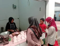 Harga Ayam di Tangerang Meroket: Pedagang Menjerit, Omzet Anjlok 40%!