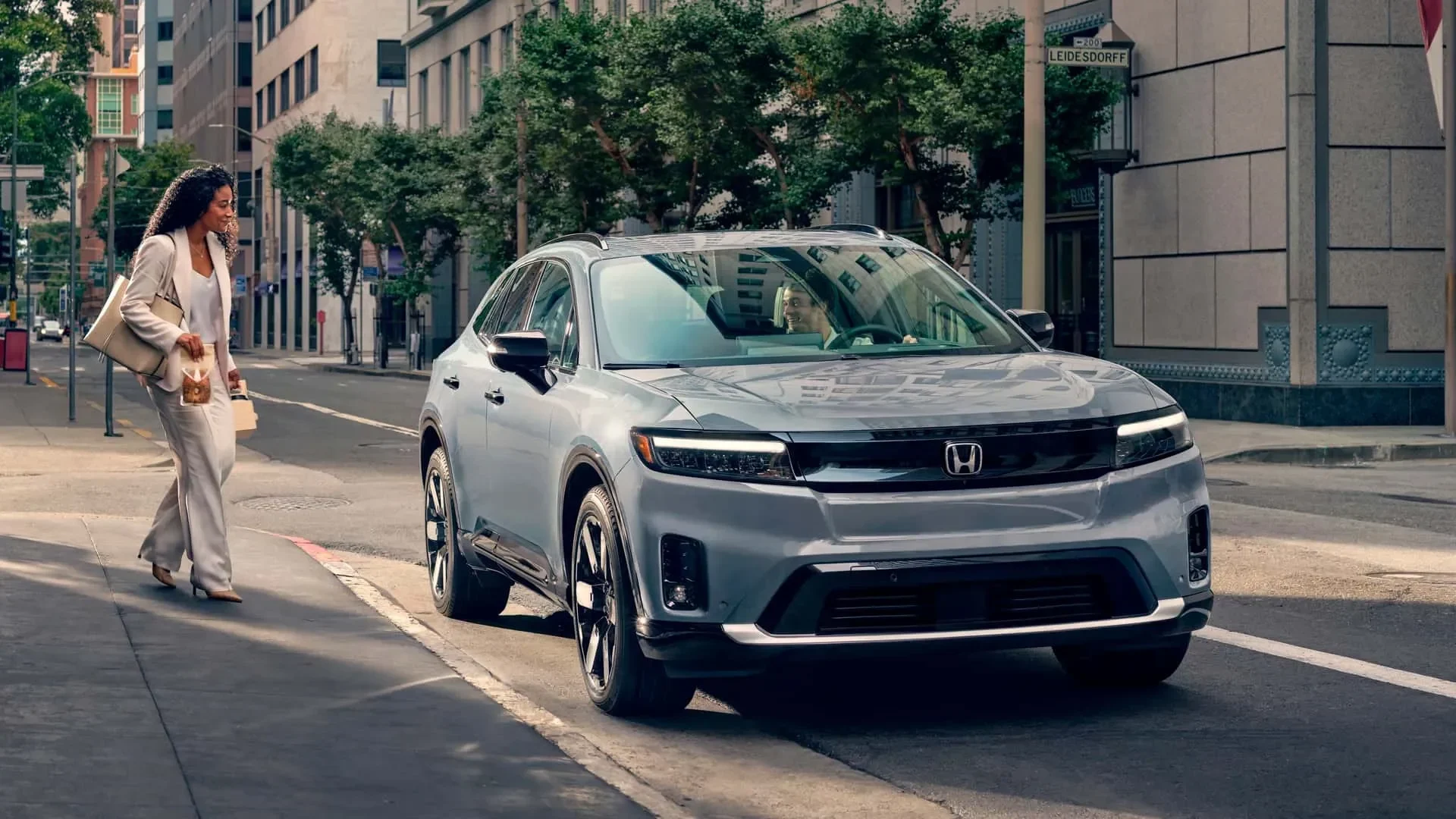 honda menggebrak penjualan hybrid melesat tajam brio tetap jadi raja di agustus 2025 portal berita terbaru