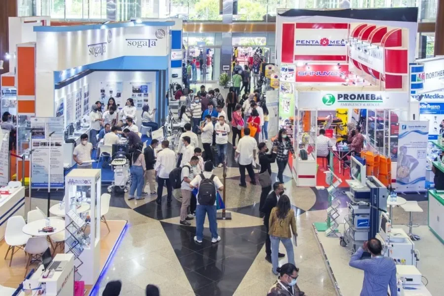 Pameran alat kesehatan terbesar di Asia Tenggara dipadati pengunjung dari kalangan profesional.