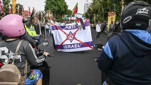 israel ngamuk spanyol batalkan final vuelta a espana imbas protes palestina portal berita terbaru