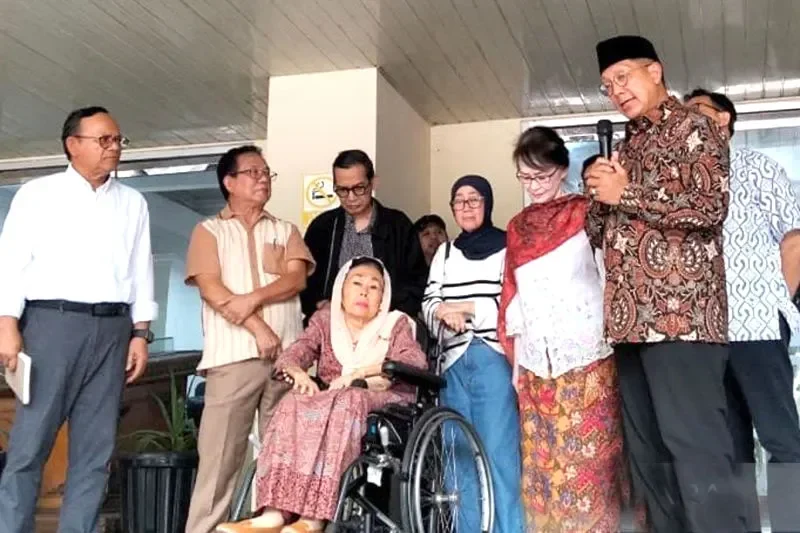 Sinta Nuriyah bersama tokoh Gerakan Nurani Bangsa ajukan permohonan pembebasan aktivis.