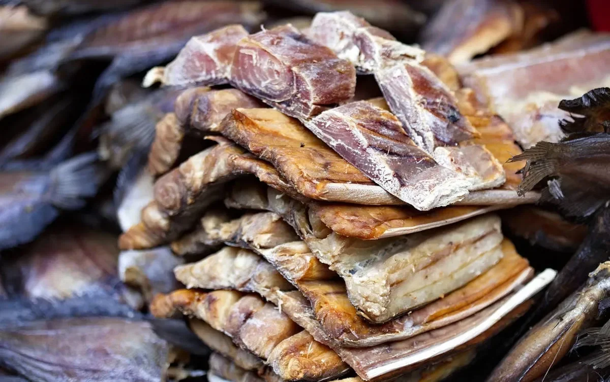 Tumpukan ikan asin jambal roti yang siap diolah berbagai hidangan lezat.