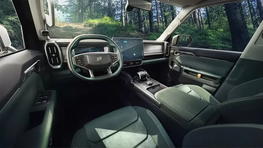 Interior mewah SUV Jetour T2 dengan layar sentuh besar dan jok berkualitas.
