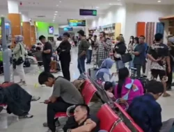 Kacau Balau! Penumpang Pesawat Nyaris Rusuh Setelah Terlantar 2 Hari: ‘Mulai Mengerikan!’