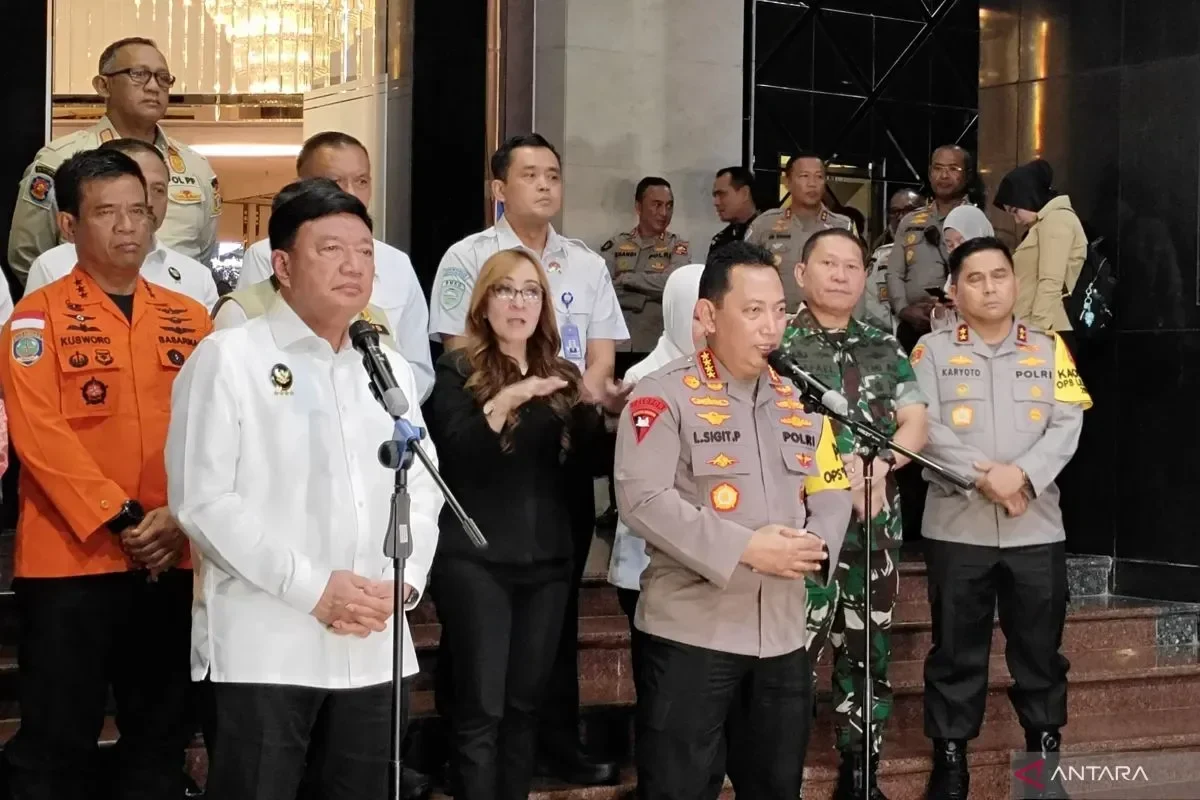 kapolri bakal diganti isu surpres bikin geger dpr ini jawaban mengejutkan wakil ketua portal berita terbaru