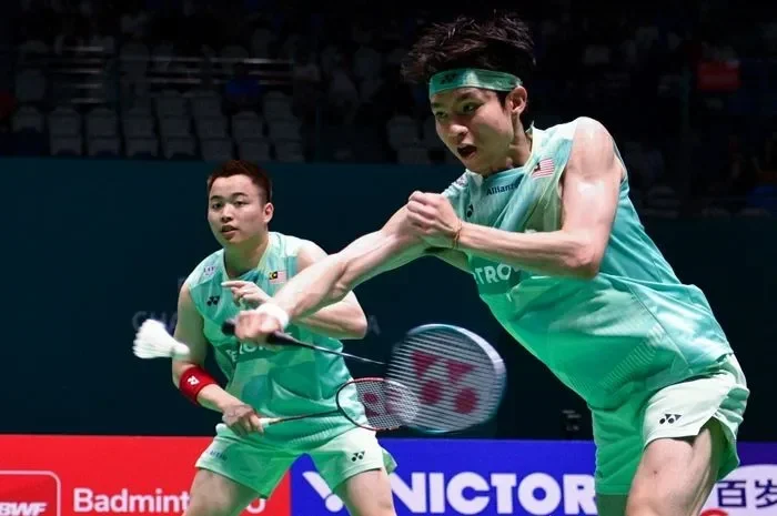Ganda putra Indonesia Fajar/Fikri bertanding di semifinal China Masters 2025.