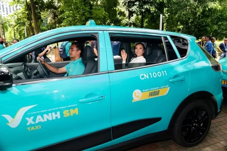 Taksi listrik Xanh SM beroperasi di Makassar, tawarkan mobilitas ramah lingkungan.