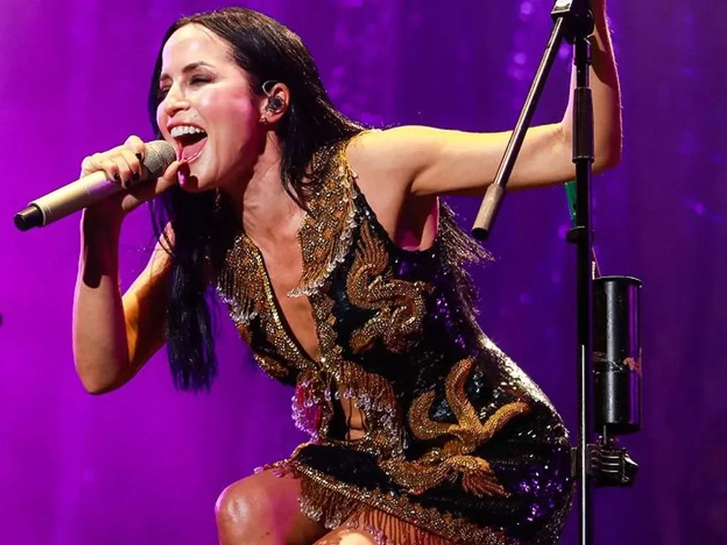 Kerumunan penggemar MotoGP menyambut Marc Marquez di Jakarta dengan antusias.