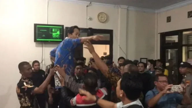 Keluarga korban tabrak lari marah dan kecewa di sidang PN Jakarta Utara.