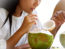 Minum Air Kelapa Setiap Hari Bikin Gagal Ginjal? Dokter Ungkap Fakta Mengejutkan Ini!
