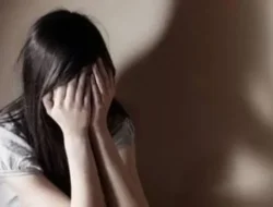 Miris! Pelajar SMA Dilecehkan di JPO Jatinegara, Petugas Transjakarta Malah Senyum-Senyum?