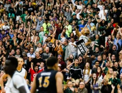 Nazar Gila Fans MU: Rambut Panjang Frank Ilett Berujung Insiden di Old Trafford!