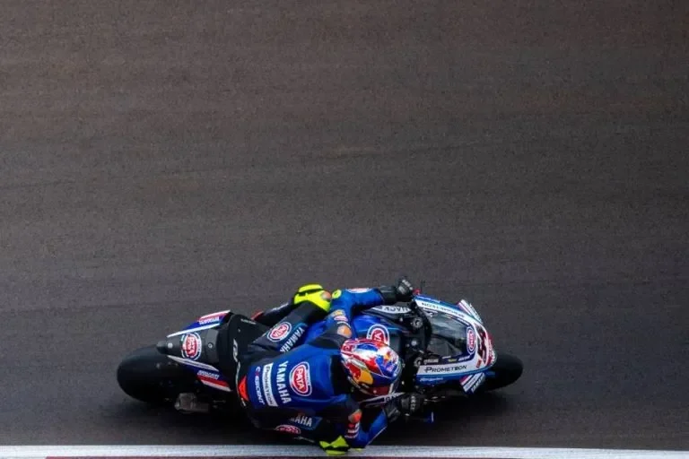 Toprak Razgatlioglu memacu motor Yamaha di WSBK.