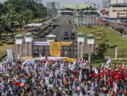 Patung Kuda Bergetar! Buruh & Mahasiswa Ultimatum Pemerintah: Reformasi Polri Harga Mati, Bukan Sekadar Janji!