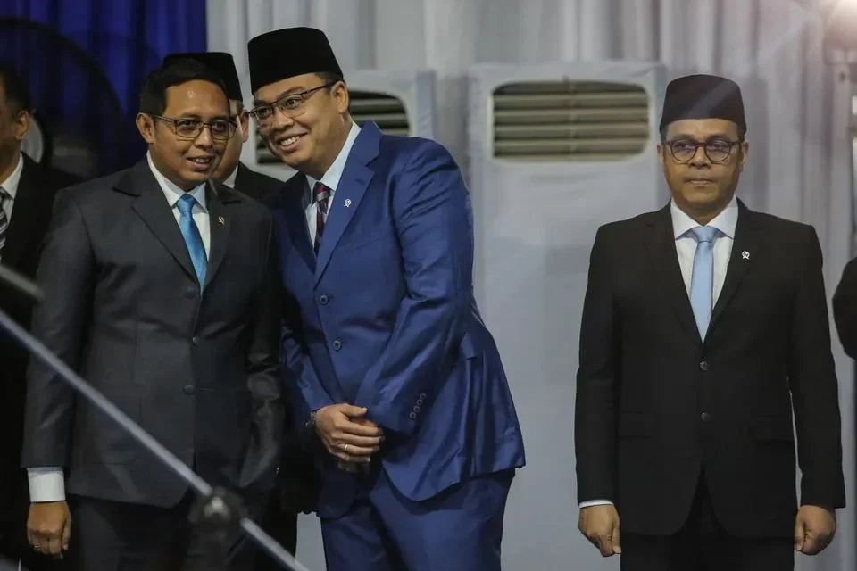 Angga Raka Prabowo dilantik menjadi Kepala Badan Komunikasi Pemerintah oleh Presiden Prabowo.