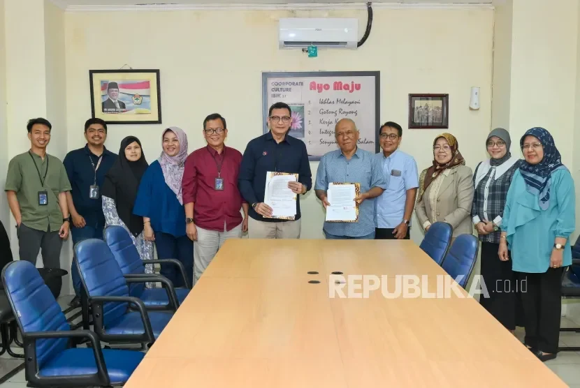 Penandatanganan kolaborasi Telkom Indonesia dan IBK 1957 untuk ekosistem digital pendidikan.