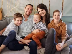 Sering Dicap Santai & Bebas? Ternyata Ini 5 Tekanan Tersembunyi yang Dirasakan Anak Bungsu!