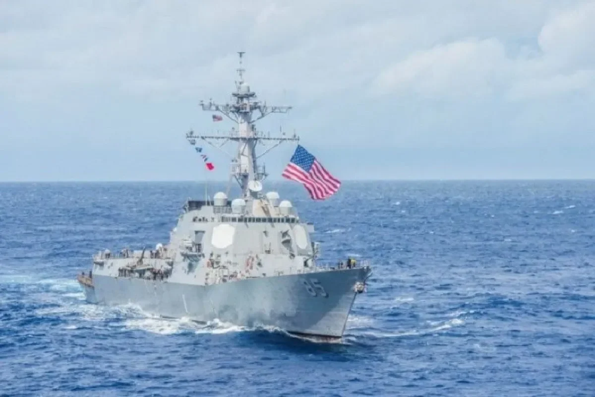 Kapal perang Amerika Serikat melintas di perairan Mediterania
