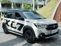 Suzuki XL7 Hybrid Alpha Kuro Resmi Meluncur: Tampilan Gahar Serba Hitam, Siap Bikin Pesaing Ketar-ketir!