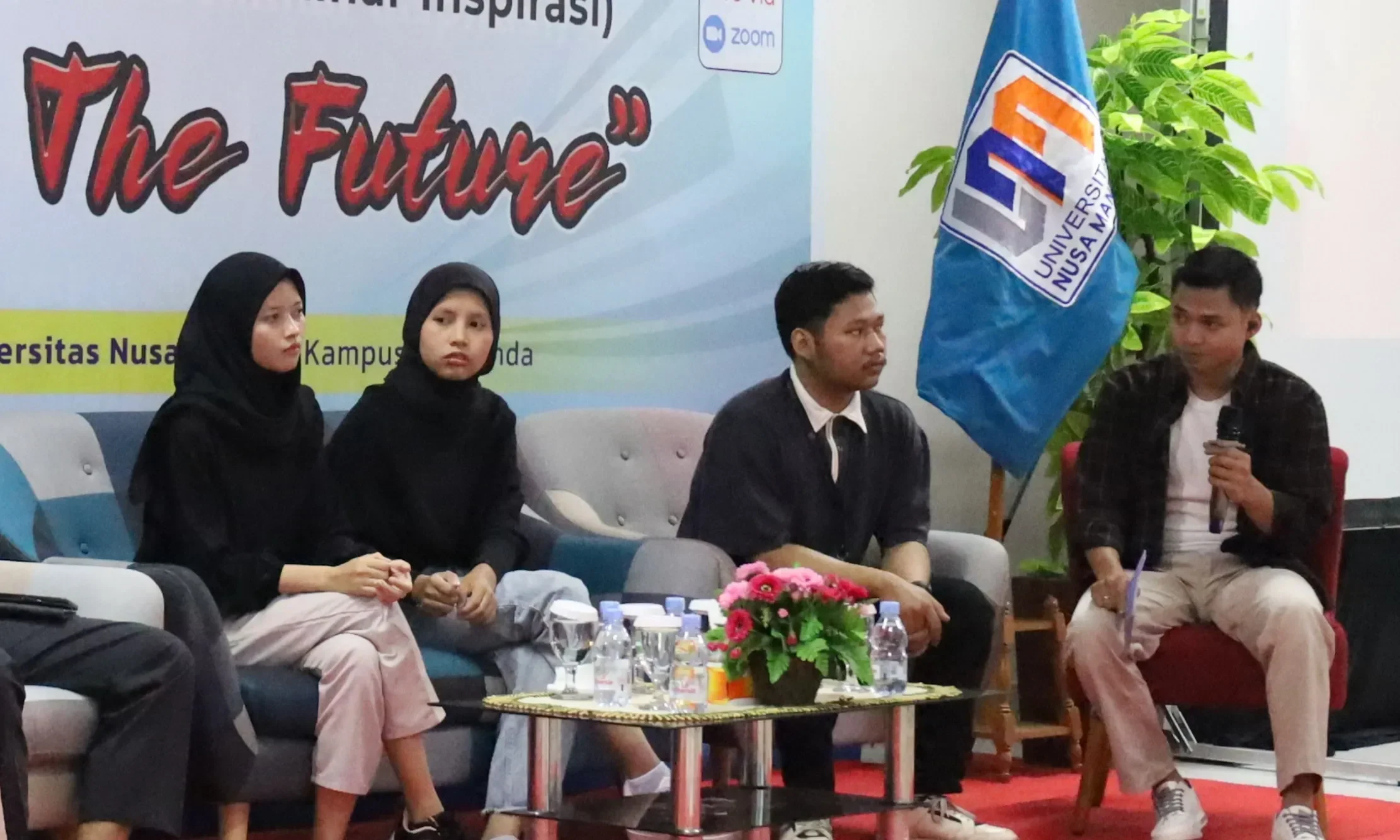 Peserta seminar inspirasi SERASI 2025 UNM berbagi kisah wirausaha digital.