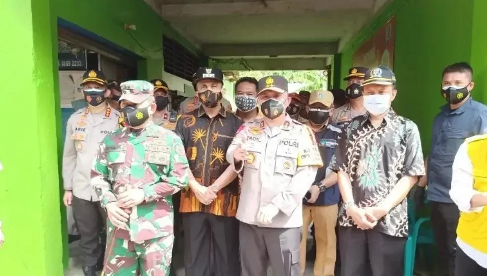 Kapolda Metro Jaya bersama jajaran saat mengumumkan pembentukan kampung antinarkoba di Jakarta.