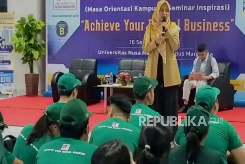 Mahasiswa baru UNM Depok ikuti MOKA dan Sinema 2025 tema 'Unlimit Your Mind'